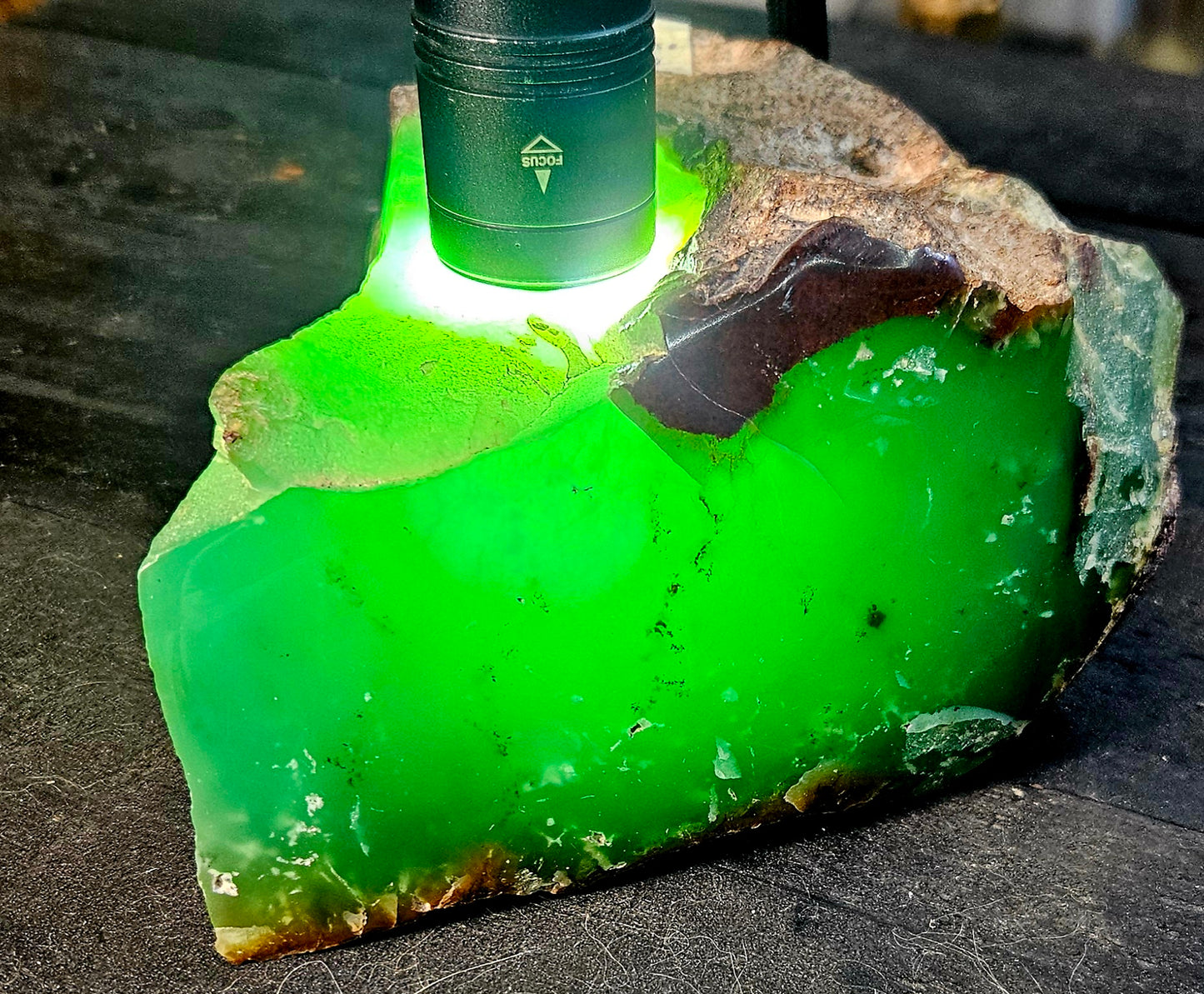 Chrysoprase alter stone with light