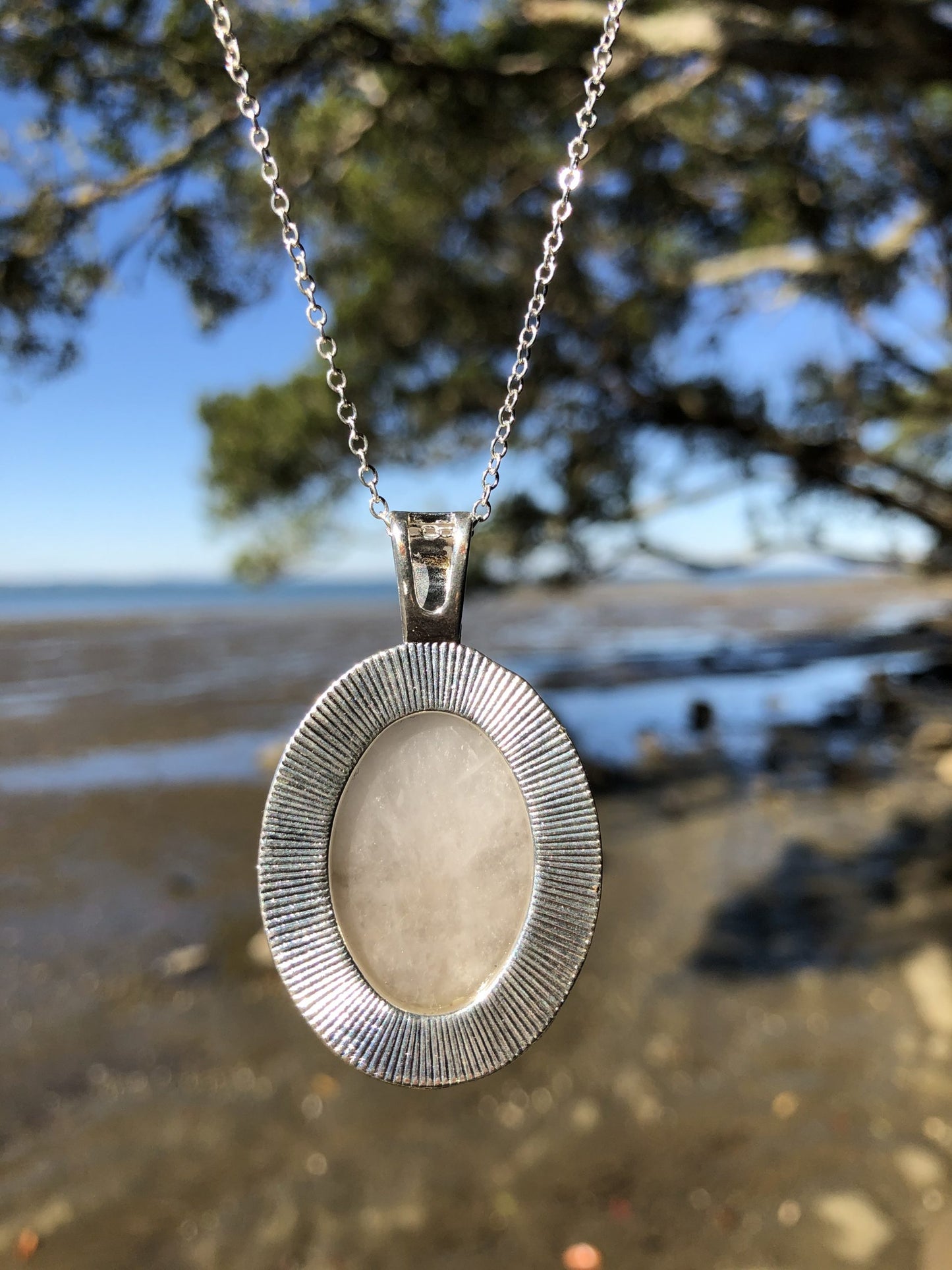 Necklace with a beautiful honey chert from Coromandel New Zealand with subtle swirls of yellow on white. This stone is hand polished in a 30x22mm cabochon and set in a silver plated setting with a 19 inch chain, back