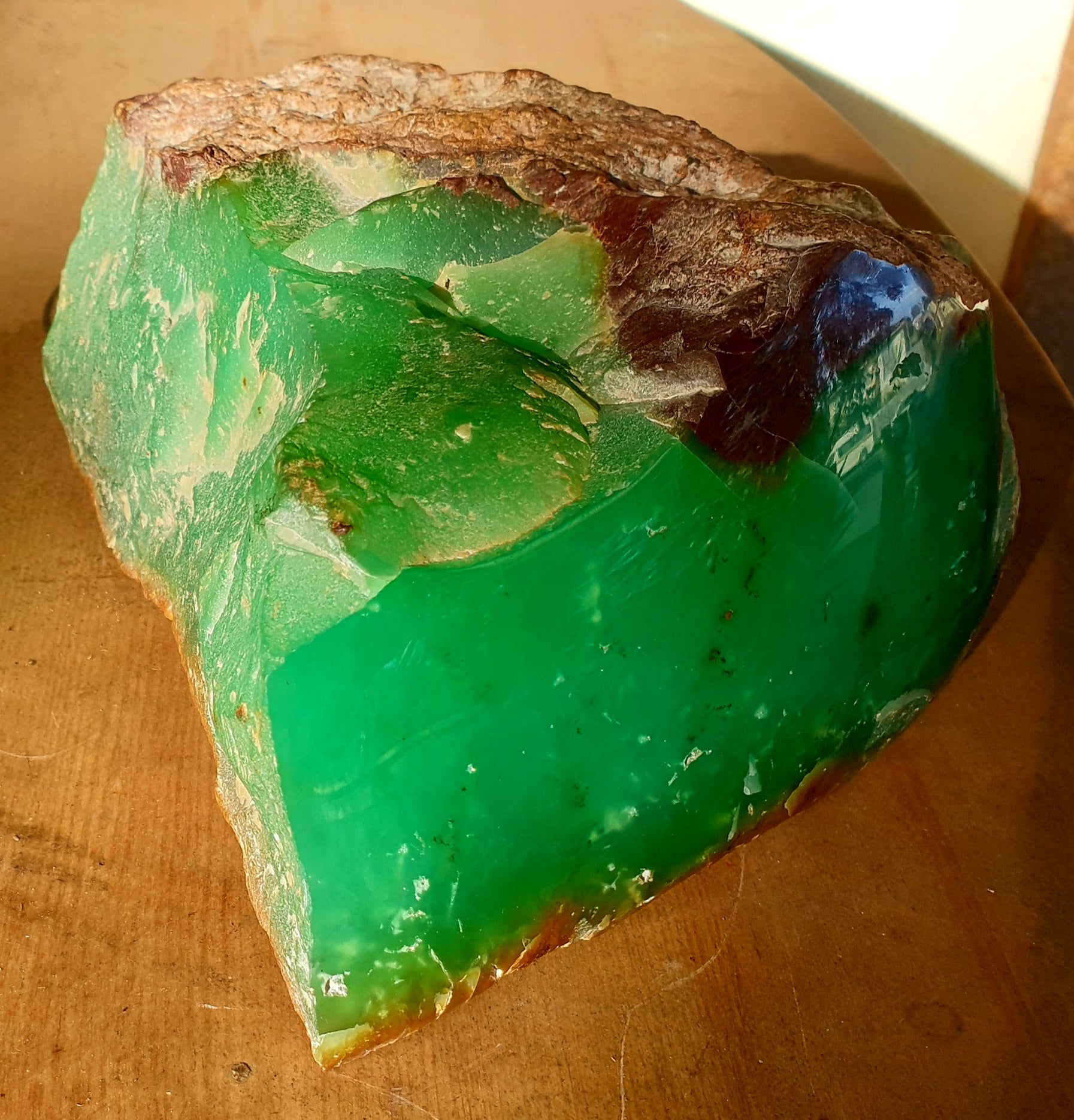 Chrysoprase alter stone natural lighting