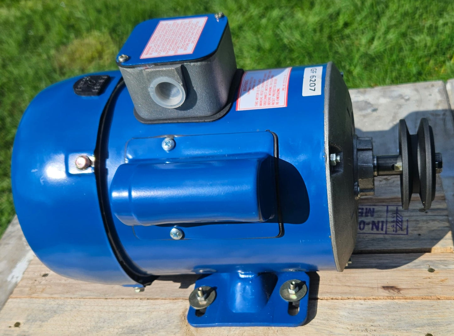 1/2 hp, 1,400rpm, imperial, single phase motor with 5/8 inch shaft, duty rated for years of continuous use. This motor is ideal for most workshop machines including grinders, saws, tumblers, polishers etc, back